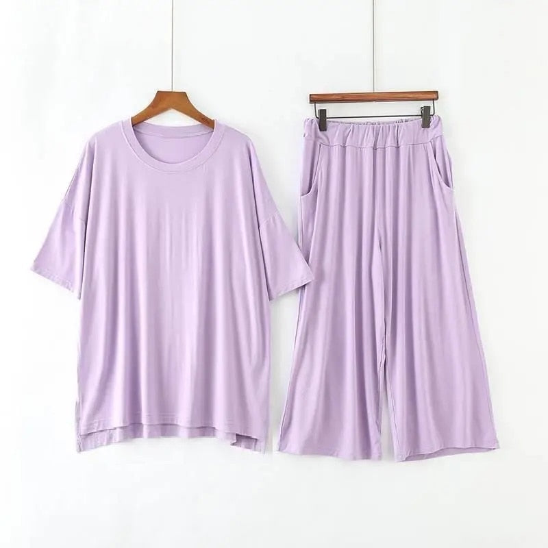 Pajamas Short Sleeve Top and Calf-Length Pants